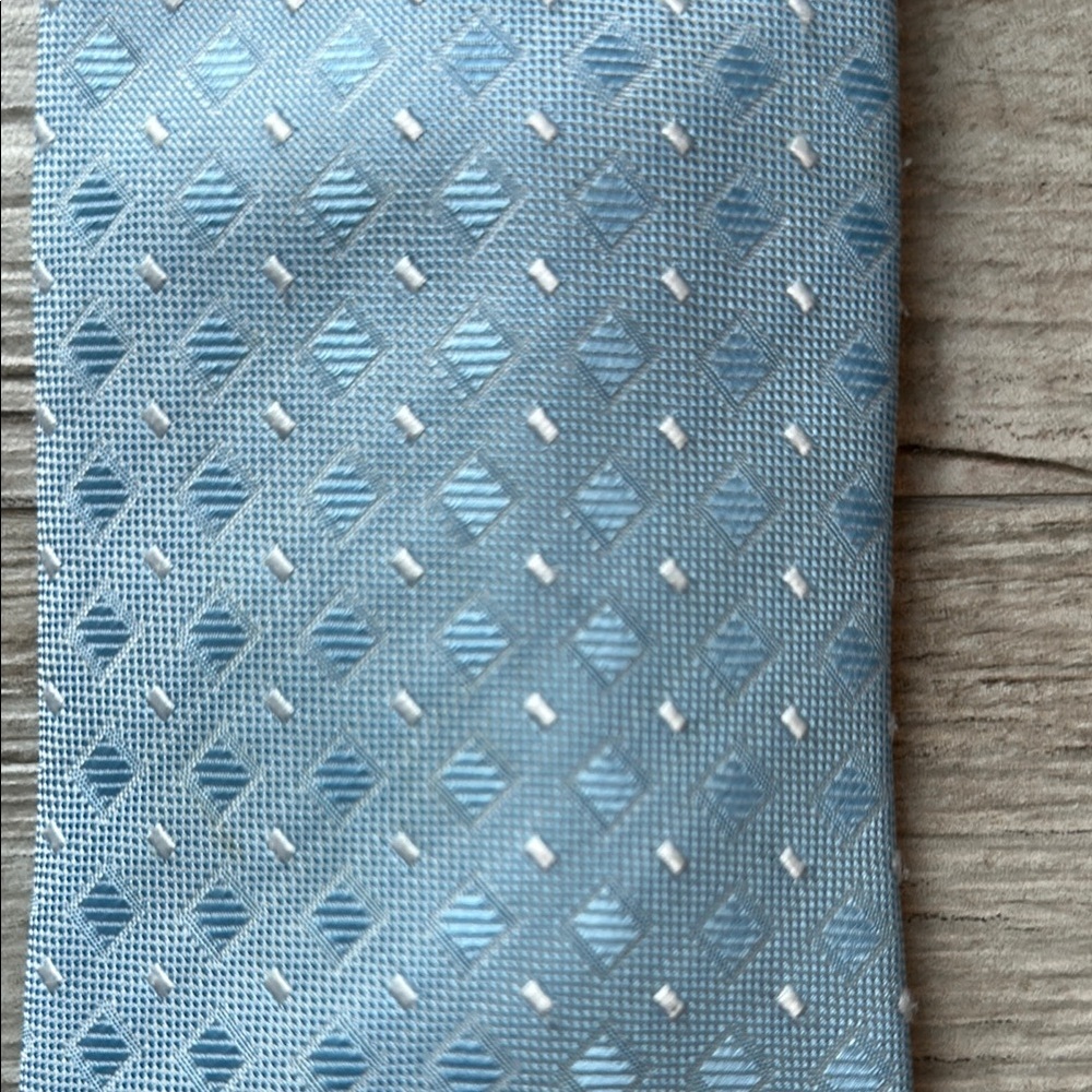 Elegant Light Blue Men's Italian Silk Tie - Picture 4 of 4